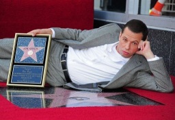 Cryer fue un actor "teen" donde destacó en cintas como "Pretty in Pink"